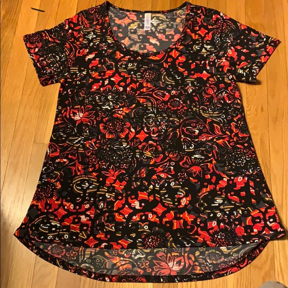 Lularoe Medium Classic Tee